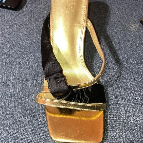 Zara Elegant Gold and Black Heels - Picture 5 of 5